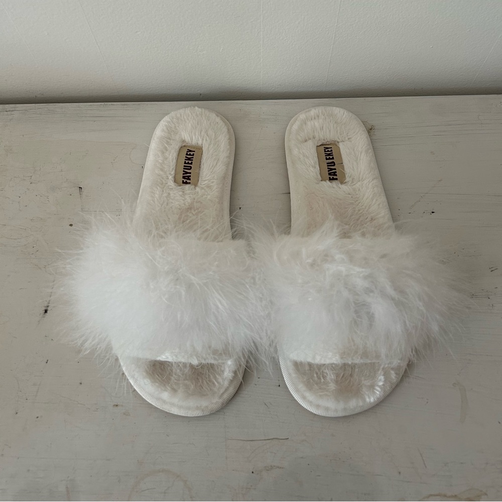 Amazon white feather slippers